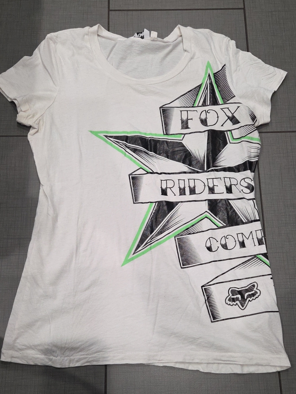 Fox White Short-Sleeve Tee with Black Star Graphic and Green Trim Large